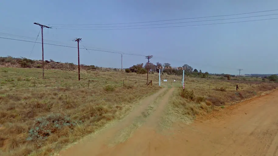 Die plaaspad wat van die grondpad af na die Graham Trust-hek loop